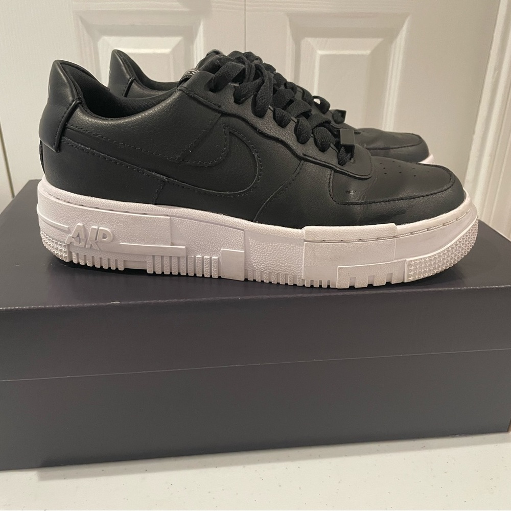 These shoes are Nike Air Force 1’s woman’s 6/ Men’s 4.5